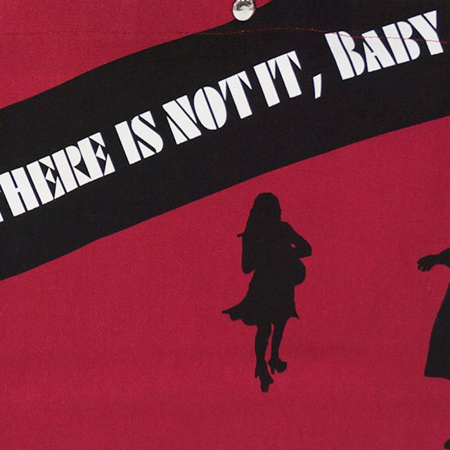 着色コットン製バッグの2色シルク印刷部分を拡大した様子