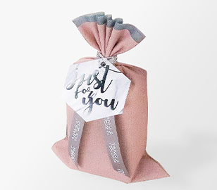 2枚重ねの不織布ギフトラッピング