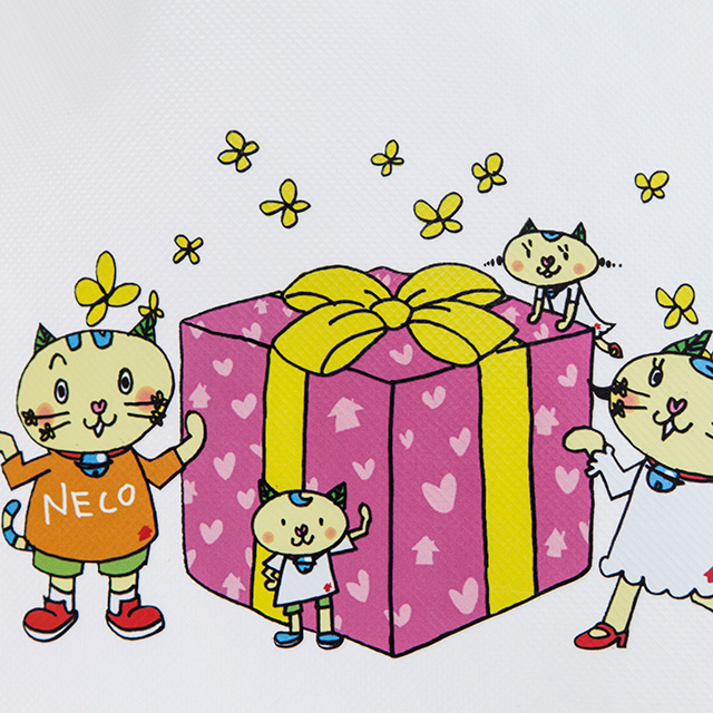 不織布オリジナルバッグの熱転写印刷部分を拡大した様子